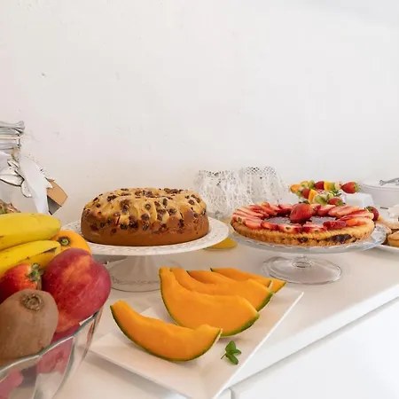 Santa Marina In Corte Cataldi Bed & Breakfast *